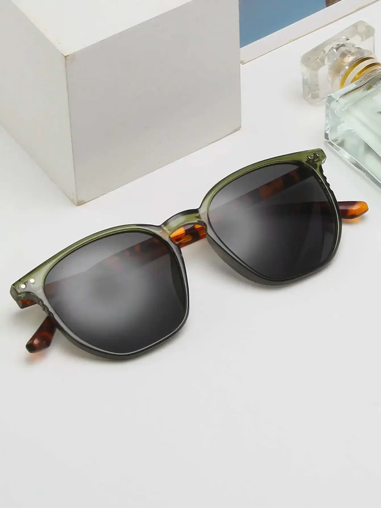 1 Pair Of Women Round PC Frame - Women Accessories Business 评论和价格