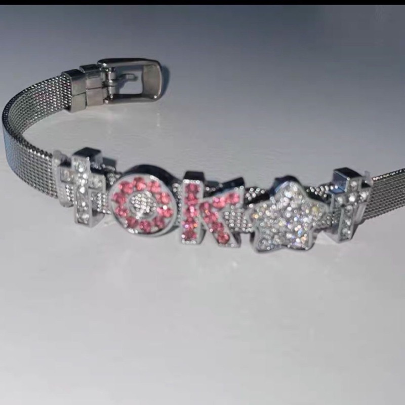 Fashion Cool Temperament Wear  - Women'S Accessories To Wear With Watch 评论和价格